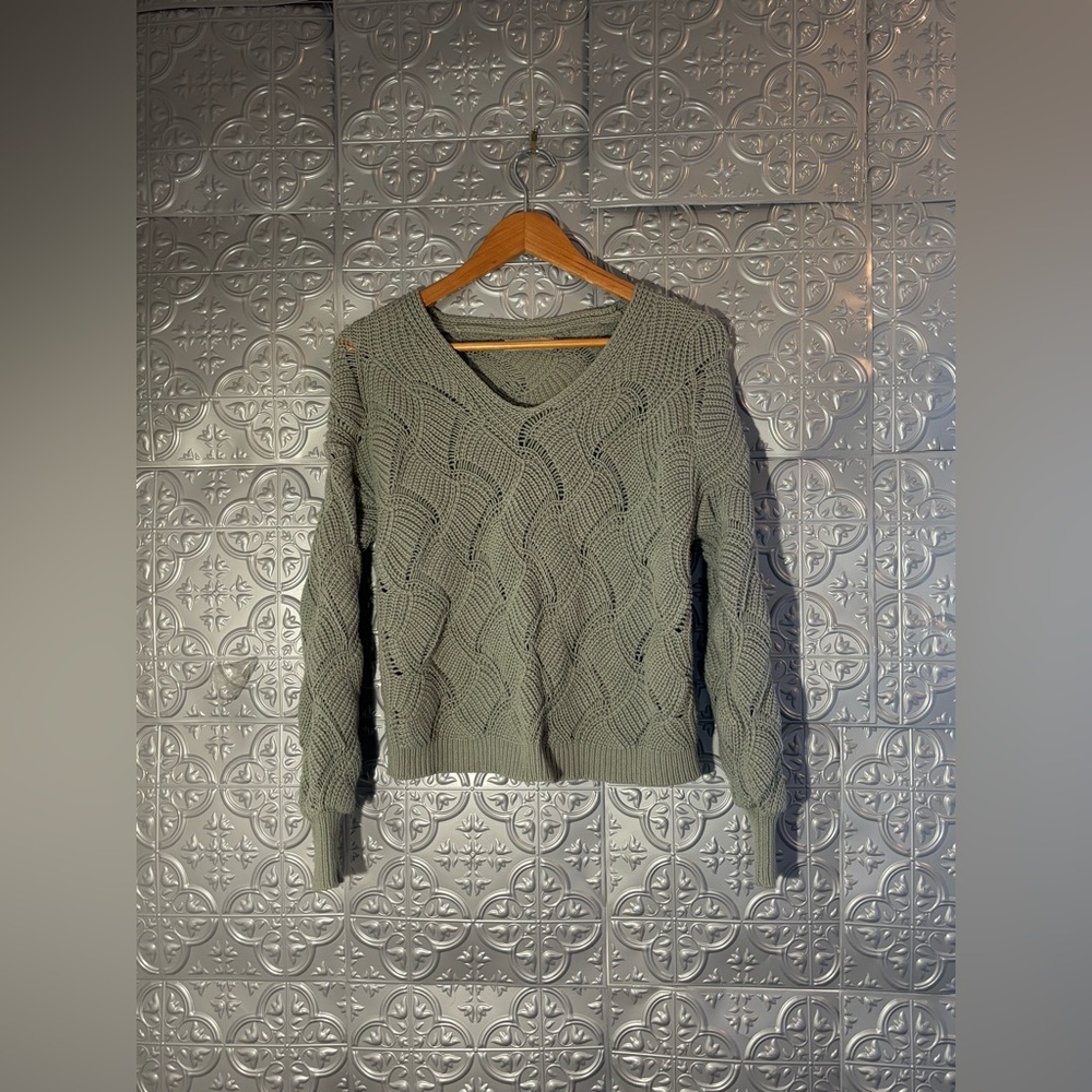 Moon & Madison Light grey chunky cable Knit sweater Small V Neck winter